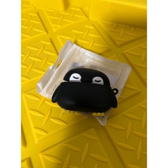 AirPod Pro Penguin Case - Picture 1 of 2